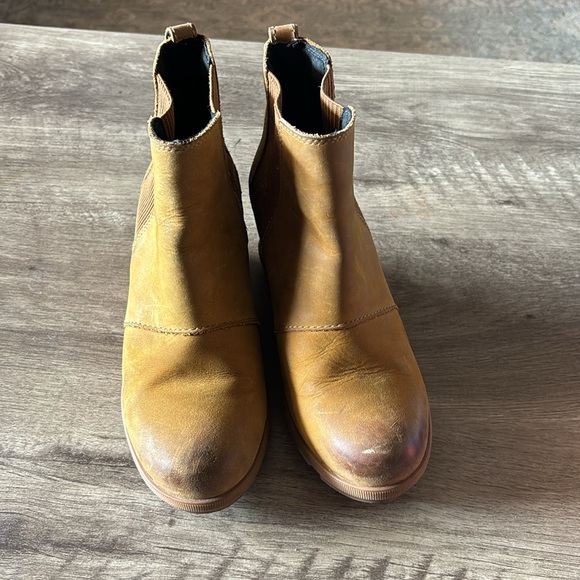 Sorel tan wedge booties size 7.5 - Picture 2 of 10